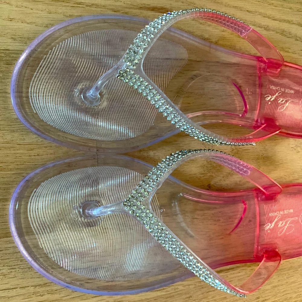 Cute pink flip-flops with bling- perfect for travel/poolside